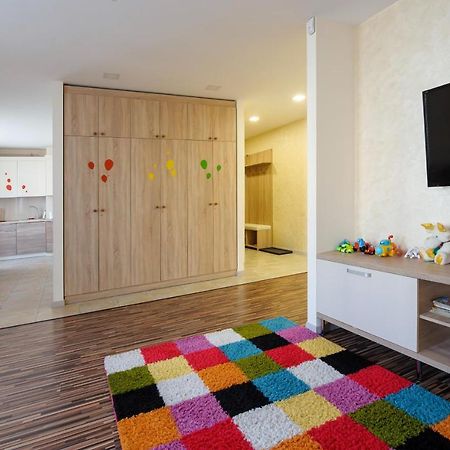 Colored Balloons - 3 Bedrooms, 3 Bathrooms, Equipped Large Apartments Lviv Buitenkant foto