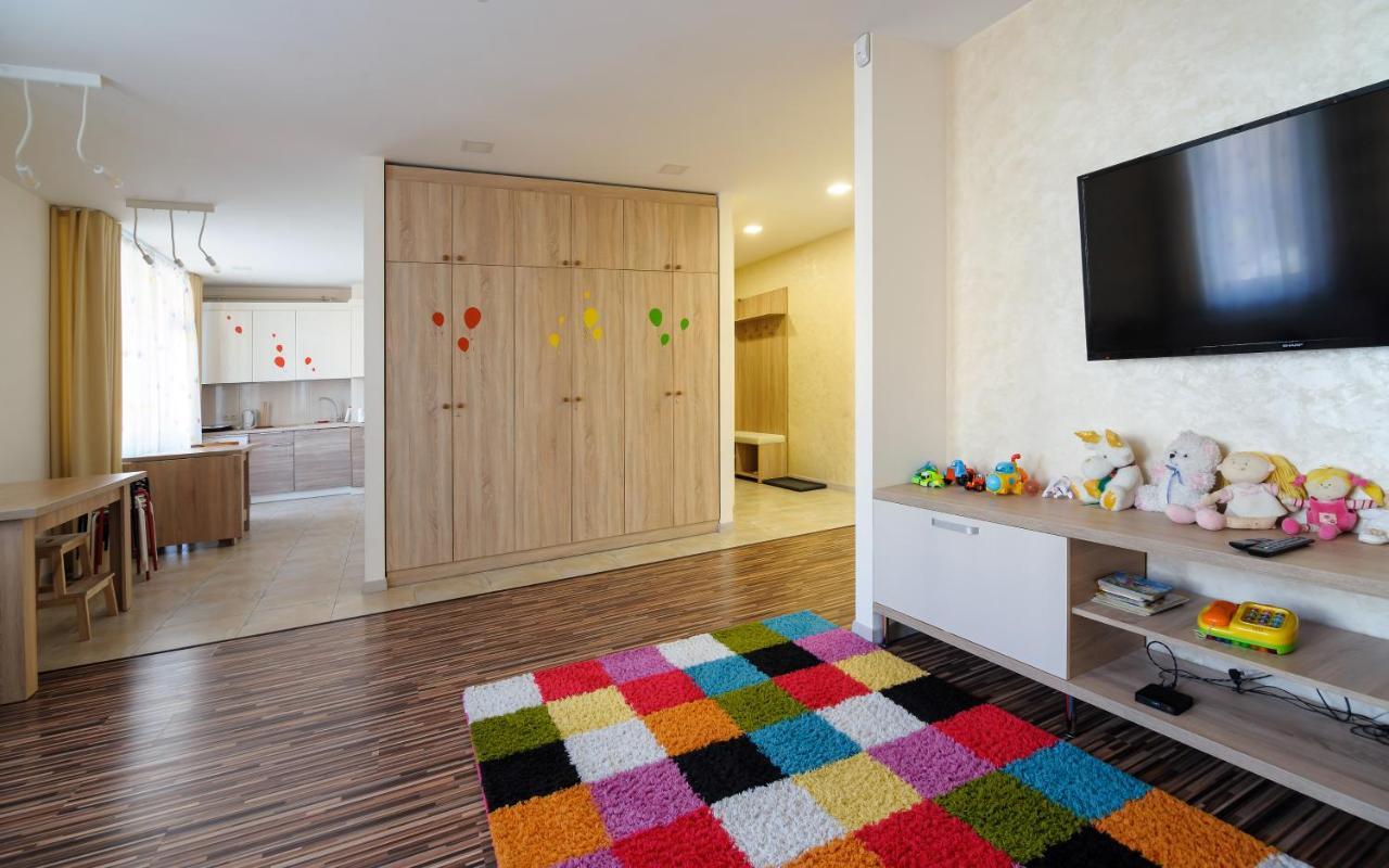 Colored Balloons - 3 Bedrooms, 3 Bathrooms, Equipped Large Apartments Lviv Buitenkant foto