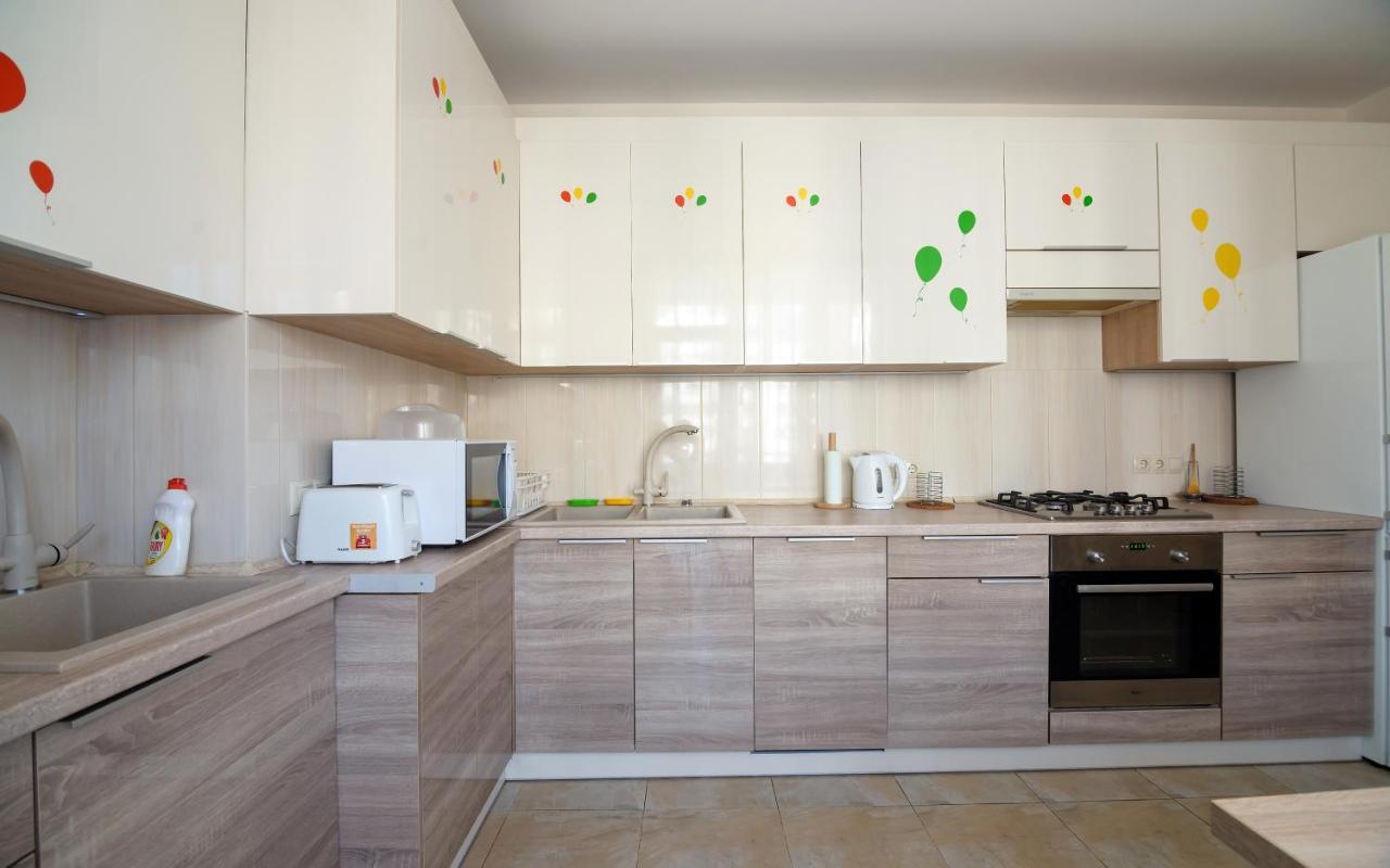 Colored Balloons - 3 Bedrooms, 3 Bathrooms, Equipped Large Apartments Lviv Buitenkant foto